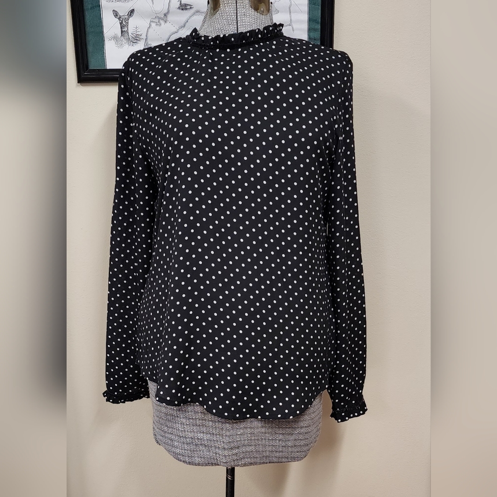 Super cute button back top
